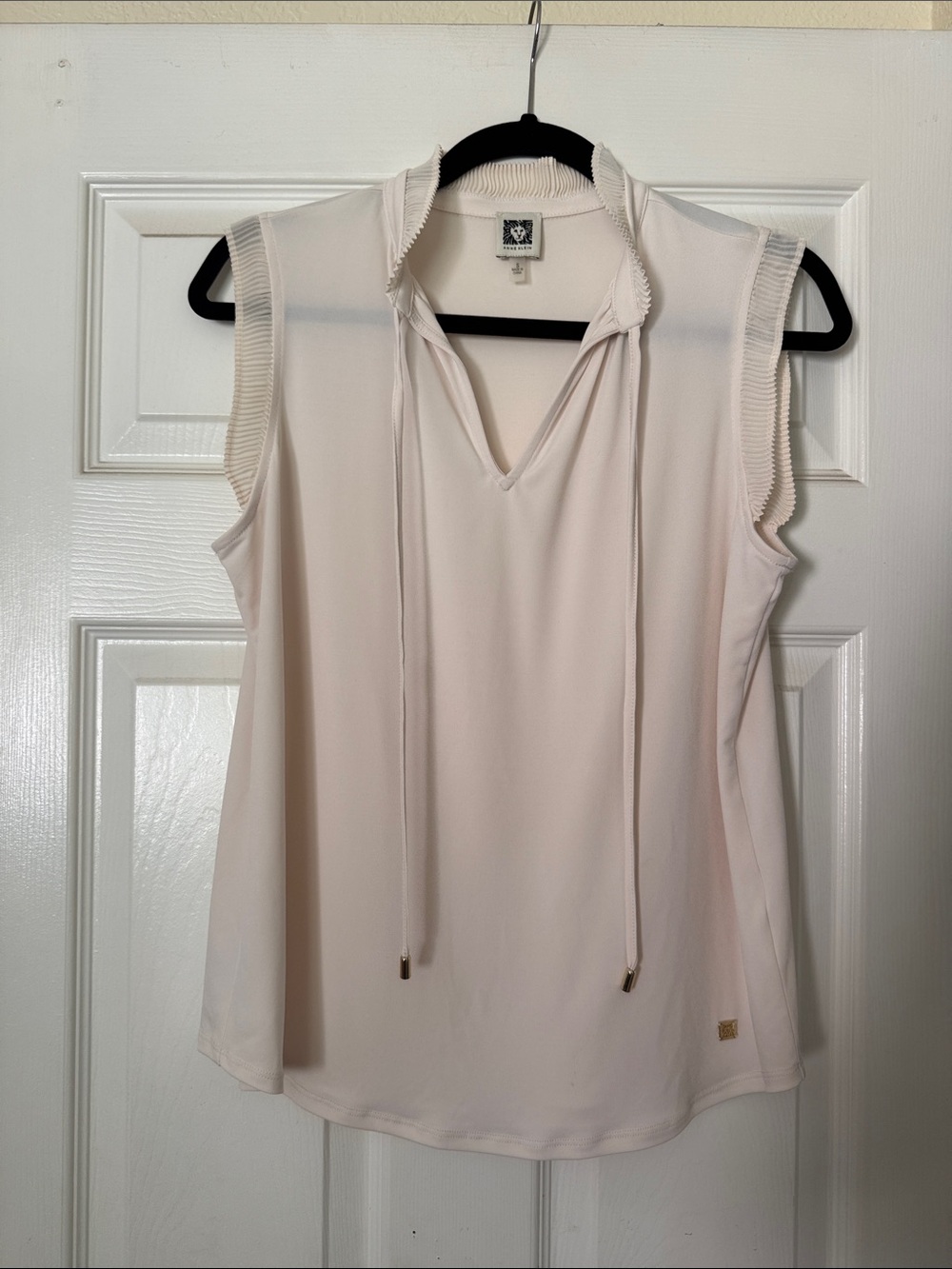 Sleeveless Tie-String V-Neck Blouse